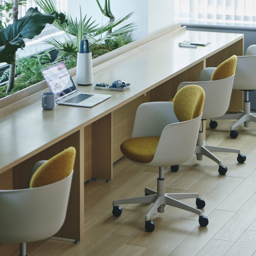 Floris chair by Okamura