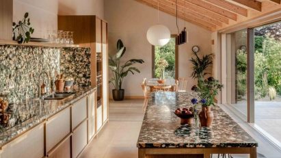 “That kitchen counter and backsplash are literally bonkers” says commenter