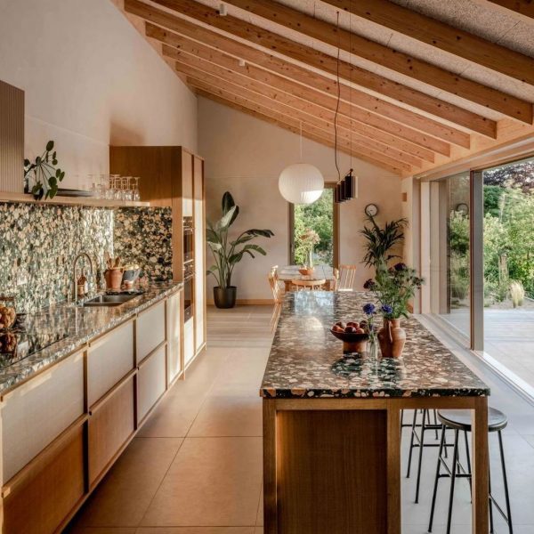 “That kitchen counter and backsplash are literally bonkers” says commenter