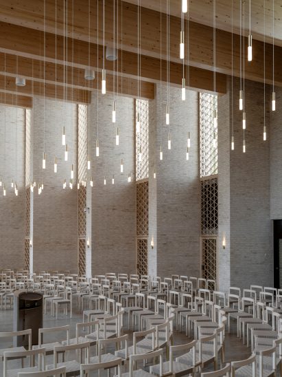 Main hall in Skanderborg church by Henning Larsen
