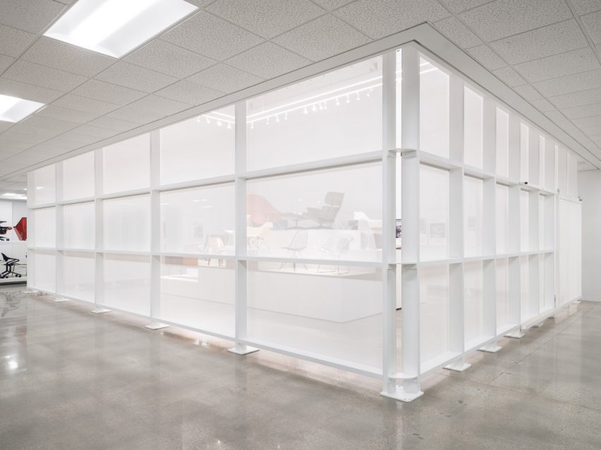 Volume wrapped in white screen