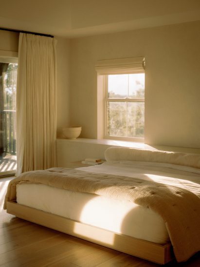 Bedroom decorated with cream tones and textured fabrics