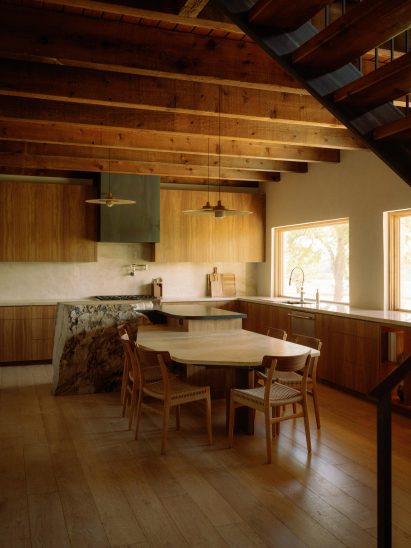 Kitchen with a large block of rough-hewn stone at the centre