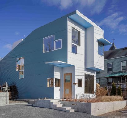House with multi-colour aluminium facade