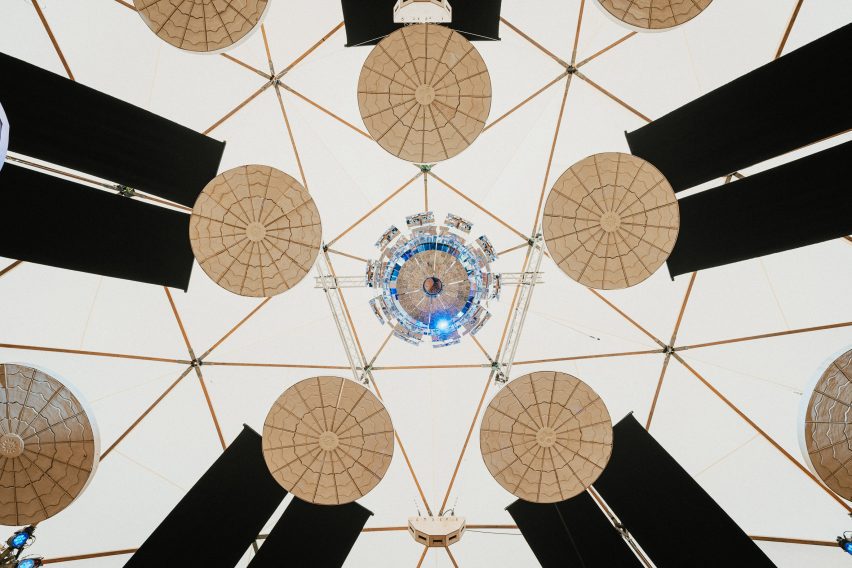 Sound-absorbing mycelium