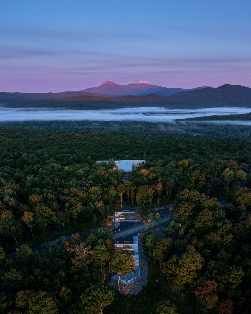 Tekαkαpimək Contact Station by Saunders Architecture