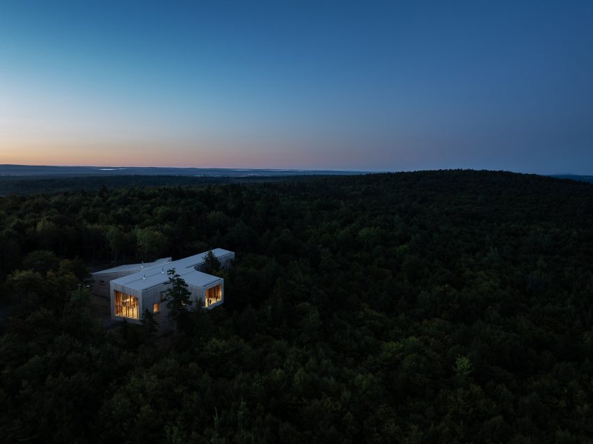 Tekαkαpimək Contact Station by Saunders Architecture
