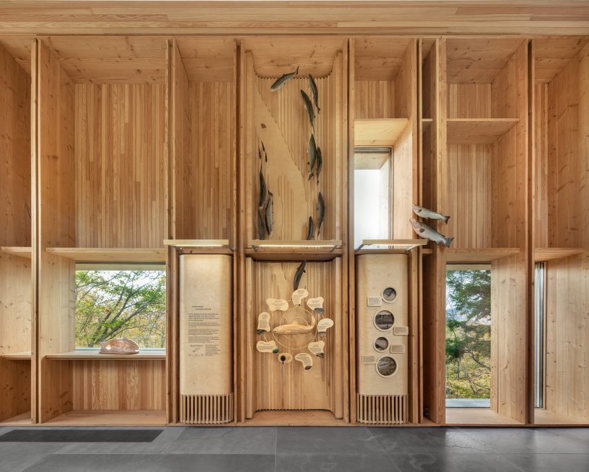 Tekαkαpimək Contact Station by Saunders Architecture