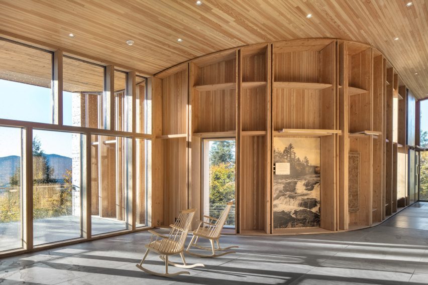 Tekαkαpimək Contact Station by Saunders Architecture