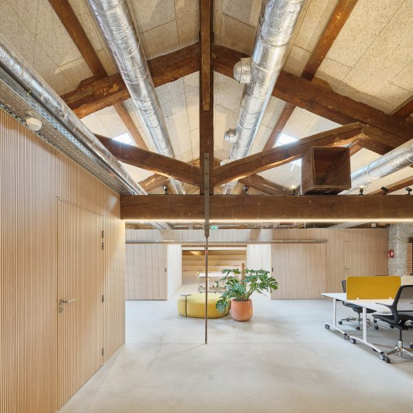 Declick Coworking in Alenya by Octavio Mestre Arquitectos