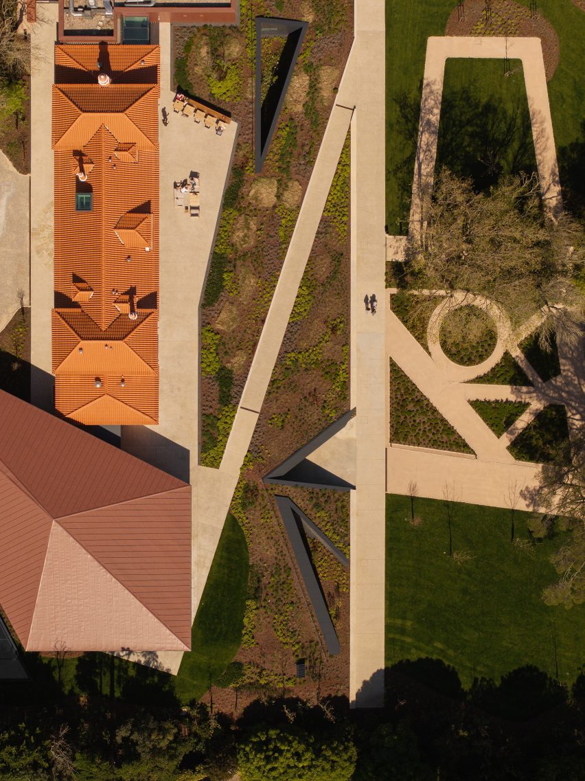 Albuquerque Foundation by Bernades Arquitetura