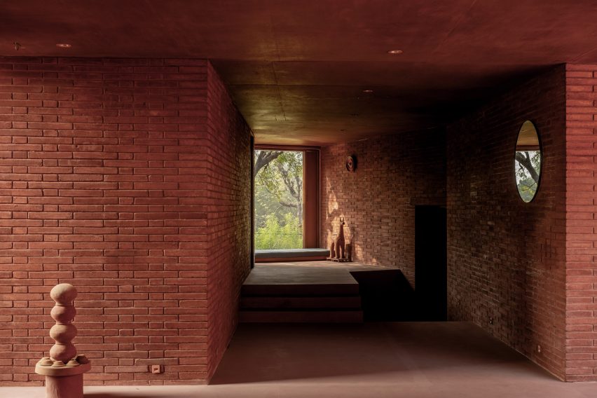 Alloa Hills weekend house by Studio Sangath