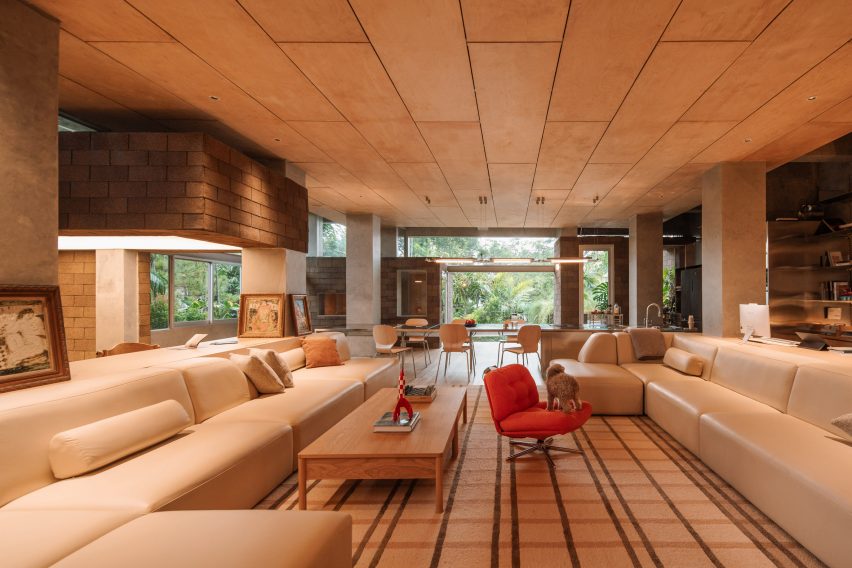 Attic Above Garden by RAD+ar