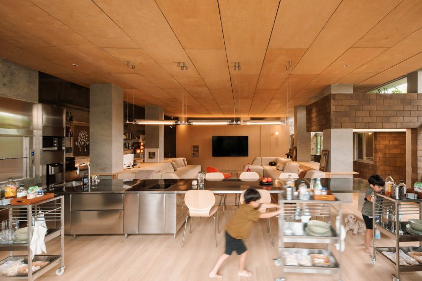 Attic Above Garden by RAD+ar
