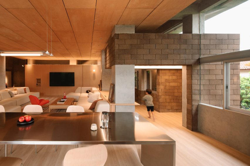 Attic Above Garden by RAD+ar