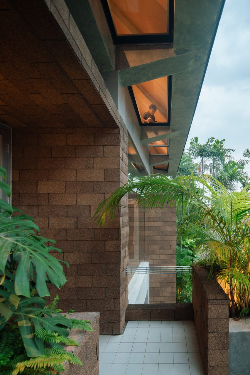 Attic Above Garden by RAD+ar