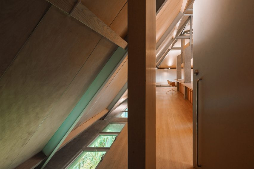 Attic Above Garden by RAD+ar