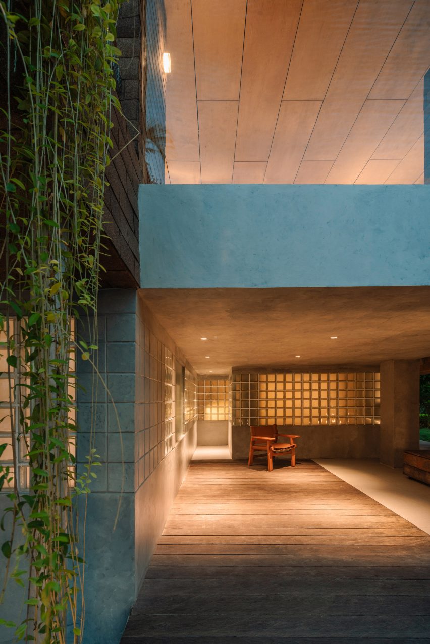 Attic Above Garden by RAD+ar