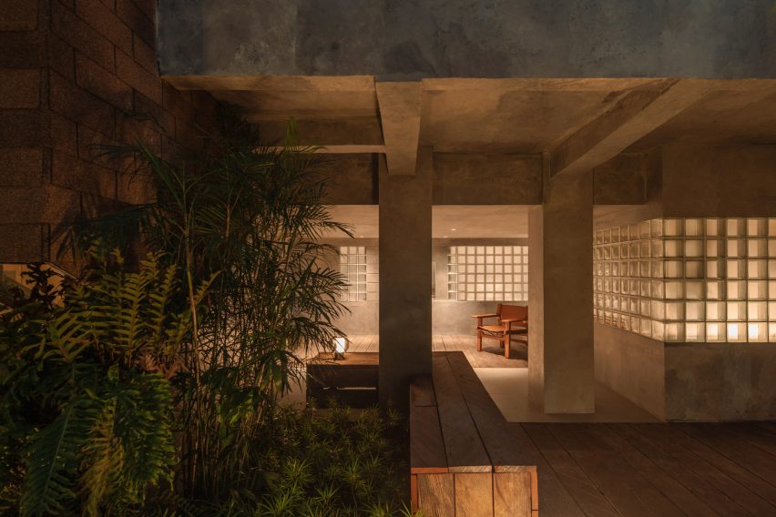 Attic Above Garden by RAD+ar
