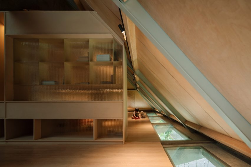 Attic Above Garden by RAD+ar