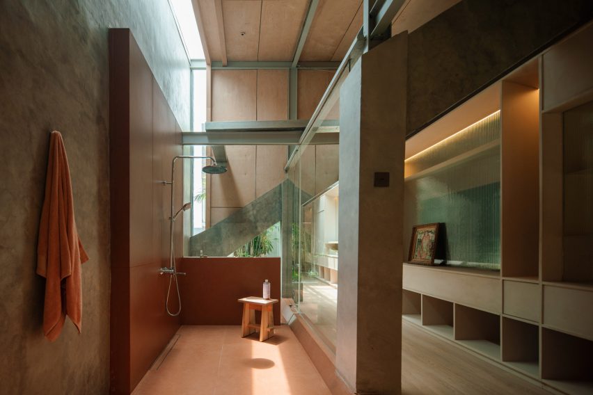 Attic Above Garden by RAD+ar
