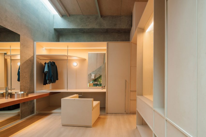 Attic Above Garden by RAD+ar