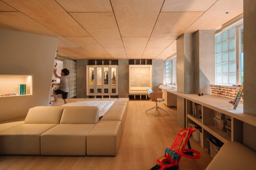 Attic Above Garden by RAD+ar