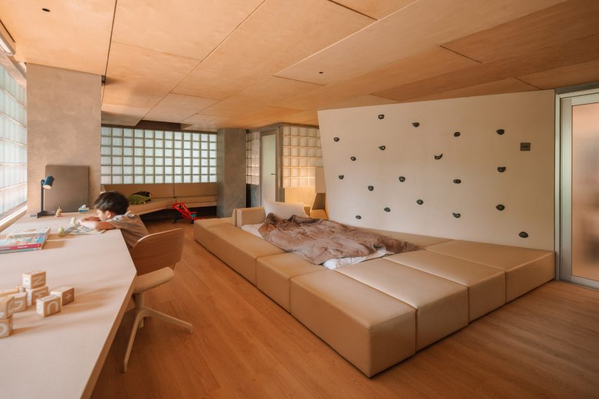 Attic Above Garden by RAD+ar