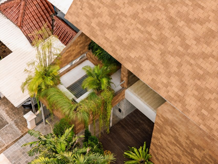 Attic Above Garden by RAD+ar