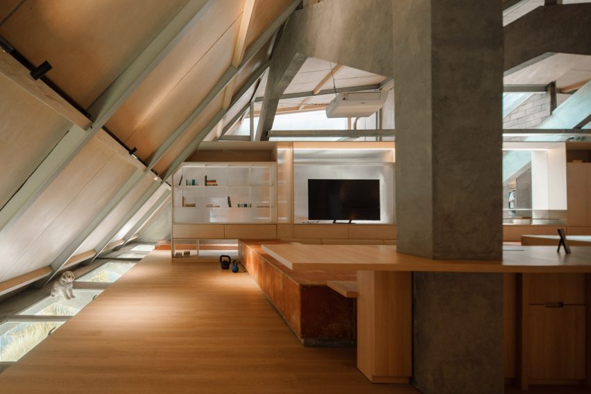 Attic Above Garden by RAD+ar