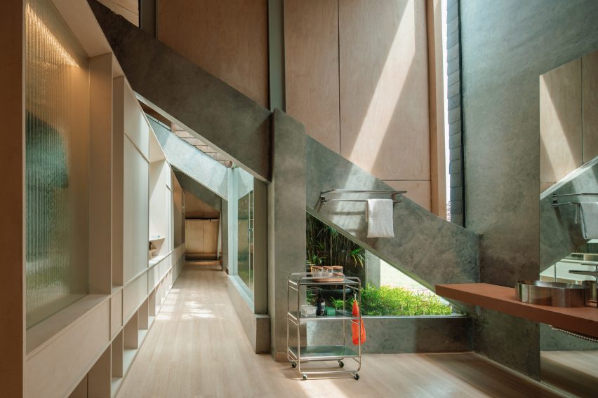 Attic Above Garden by RAD+ar