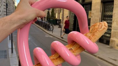 Pink plastic spiral baguette holder