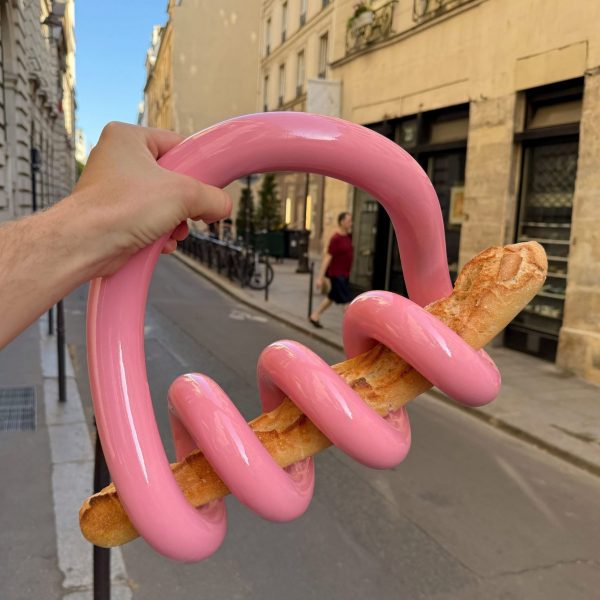 Pink plastic spiral baguette holder