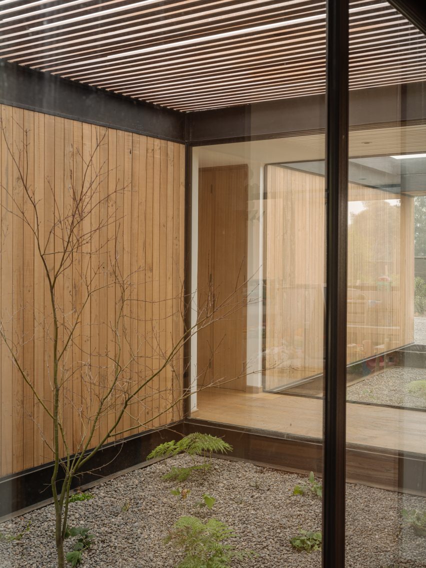 Paralelo Transversal Chilean Courtyard house