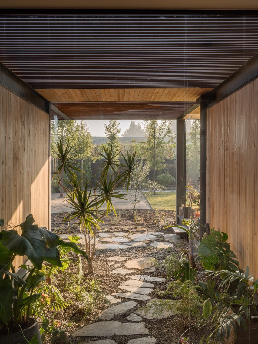 Paralelo Transversal Chilean Courtyard house