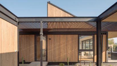 Casa Con Lucarna Paralelo Transversal