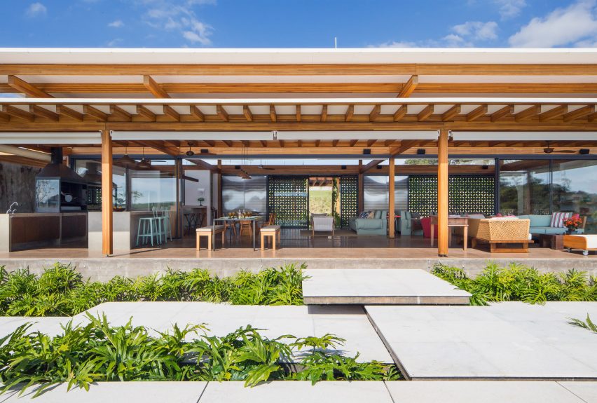 Terrace at Jurumirim House by Nitsche Arquitetos