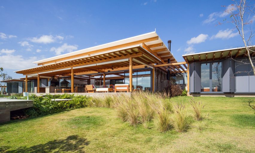 Glulam frame of Jurumirim House by Nitsche Arquitetos