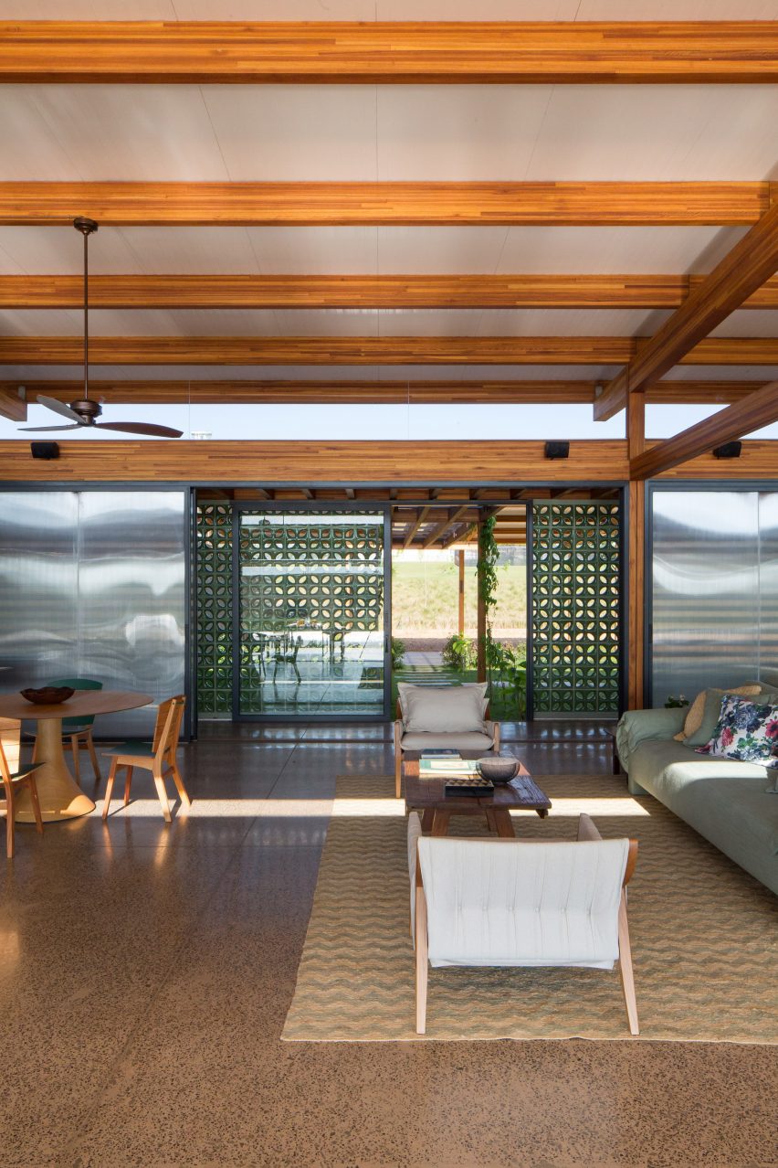 Living room in Jurumirim House by Nitsche Arquitetos