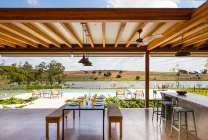 Reservoir view at Jurumirim House by Nitsche Arquitetos