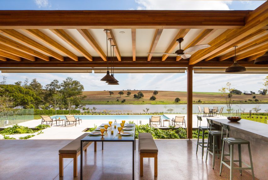 Reservoir view at Jurumirim House by Nitsche Arquitetos