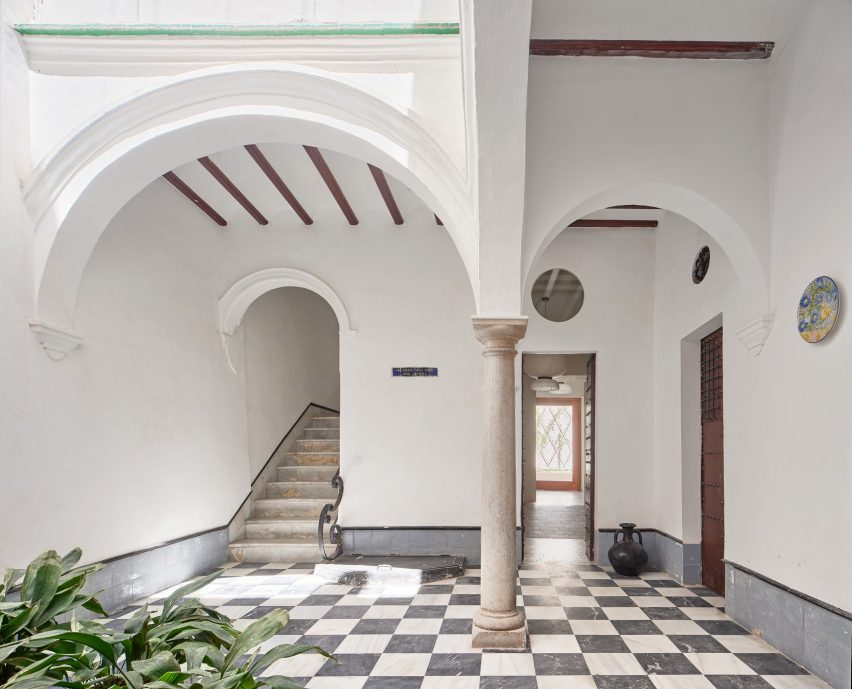 Casa Puerto by Lucas y Hernández-Gil