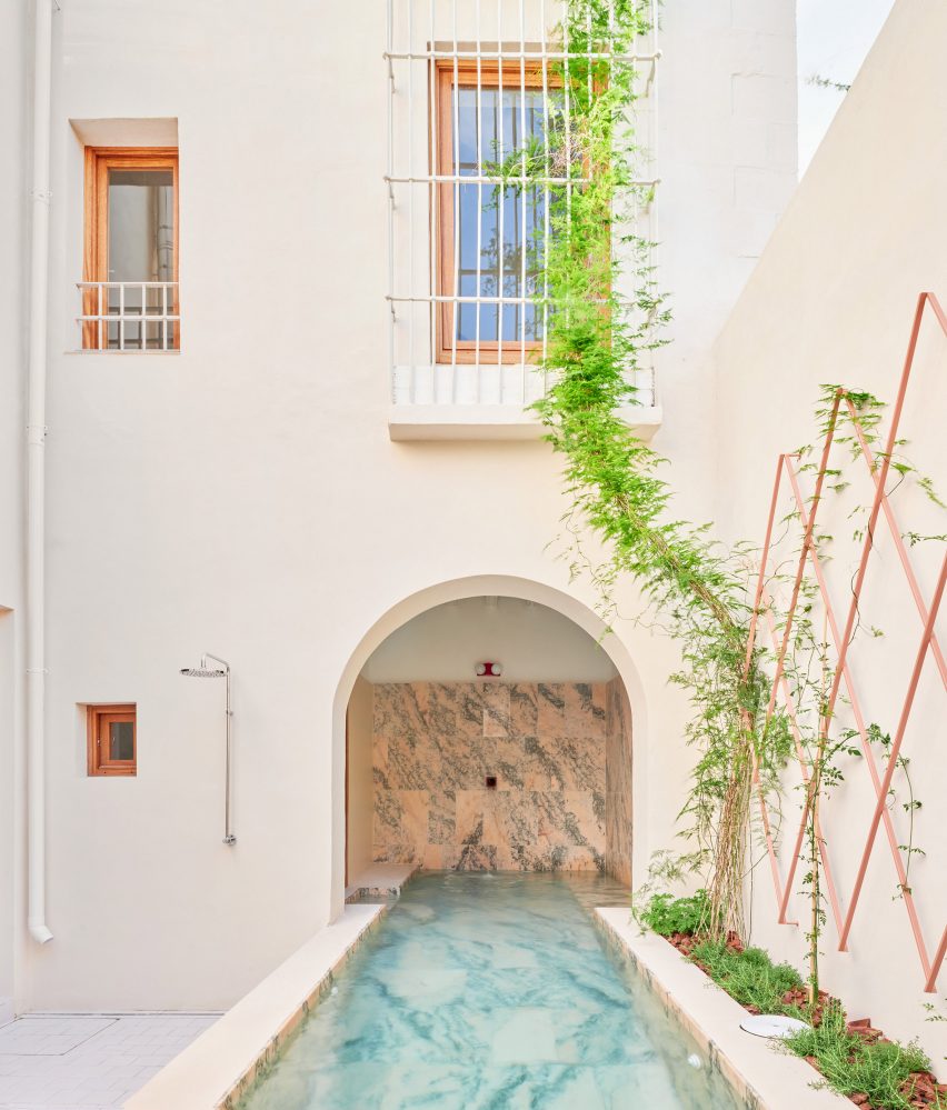 Casa Puerto by Lucas y Hernández-Gil