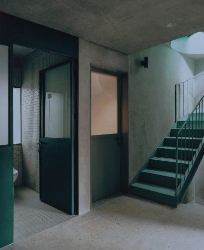 A central corridor that connects to bathrooms and bedrooms