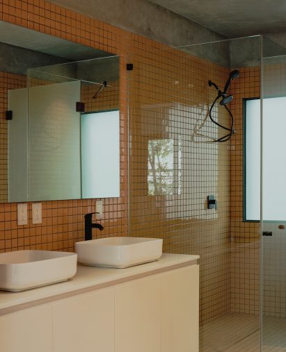 Bathroom decorated in yellow tiles