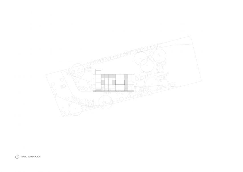 Paralelo Transversal Chilean Courtyard house