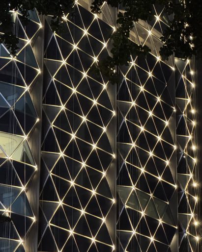 Geometric facade on a skyscraper by Foster + Partners