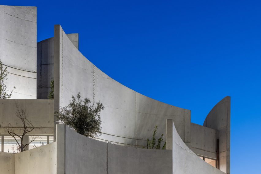 Vet hospital in Albania by Davide Macullo Architects
