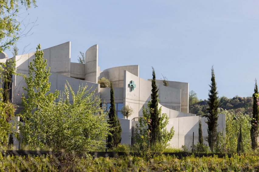 Vet hospital in Albania by Davide Macullo Architects