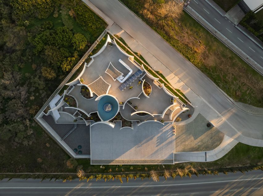 Vet hospital in Albania by Davide Macullo Architects